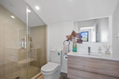 Photo of property in 7/8 Chivalry Road, Glenfield, Auckland, 0629