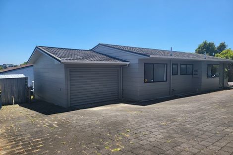 Photo of property in 2/21 College Road, Northcote, Auckland, 0627
