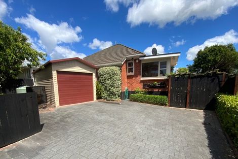 Photo of property in 2/10 Neil Avenue, Te Atatu Peninsula, Auckland, 0610