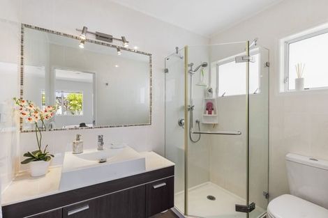 Photo of property in 100 Bramley Drive, Farm Cove, Auckland, 2012