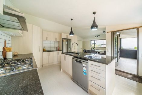 Photo of property in 6 The Track, Plimmerton, Porirua, 5026