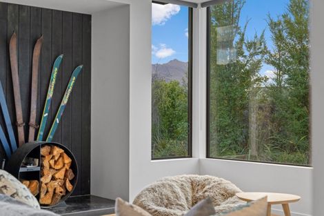 Photo of property in 6 Stackbrae Avenue, Wanaka, 9305