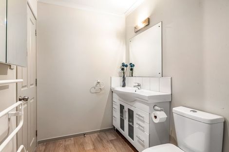 Photo of property in Caversham Park, 2/18 Caversham Road, Westmere, Whanganui, 4501