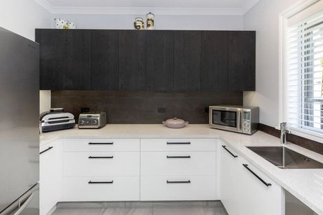 Photo of property in 6 Rushden Rise, Westmorland, Christchurch, 8025