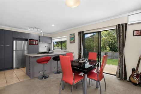 Photo of property in 11 Adair Place, Weymouth, Auckland, 2103