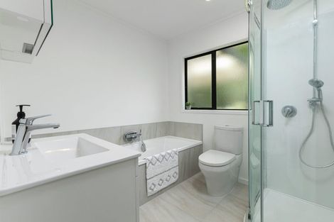 Photo of property in 260a Henderson Valley Road, Henderson, Auckland, 0612