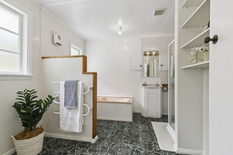 Photo of property in 20 Hinau Street, Tawa, Wellington, 5028