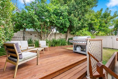 Photo of property in 8a Aplin Place, Birkdale, Auckland, 0626