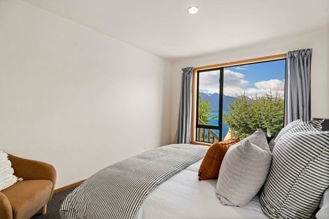 Photo of property in 138a Wynyard Crescent, Fernhill, Queenstown, 9300