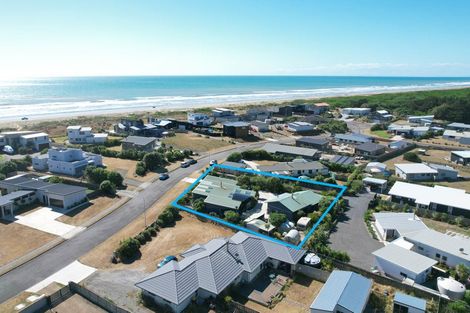 Photo of property in 46 Kent Avenue, Waitarere Beach, Levin, 5510