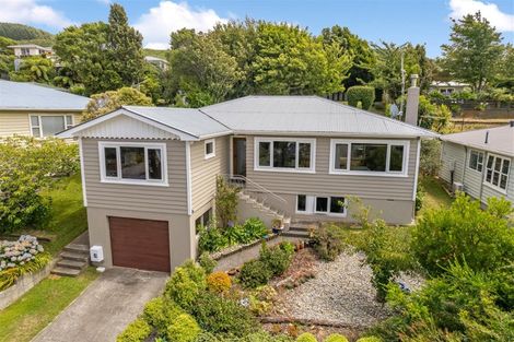 Photo of property in 76 Redwood Avenue, Tawa, Wellington, 5028