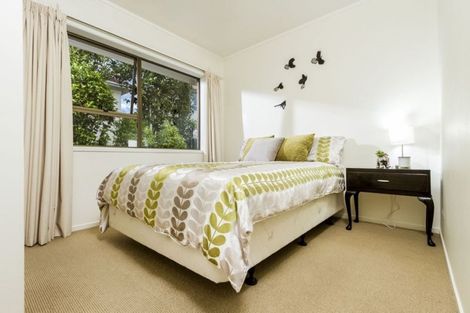 Photo of property in 1/18 Kauri Glen Road, Northcote, Auckland, 0627