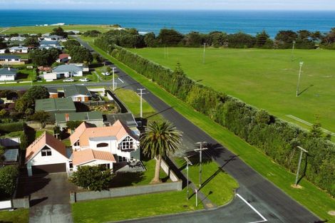 Photo of property in 88 Domett Street, Opunake, 4616