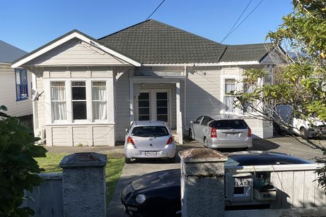 Photo of property in 81 Queens Drive, Lyall Bay, Wellington, 6022