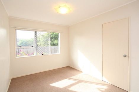 Photo of property in 2/10 Kallaroo Place, Botany Downs, Auckland, 2010
