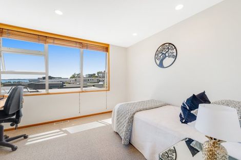 Photo of property in 33 Takutai Avenue, Half Moon Bay, Auckland, 2012