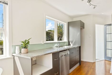 Photo of property in 2 Talavera Place, Te Atatu South, Auckland, 0602