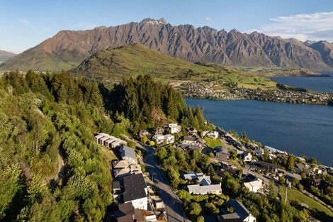 Photo of property in 14 Vancouver Drive, Queenstown, 9300