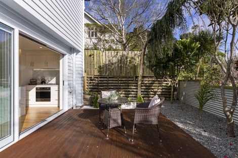 Photo of property in 1 Pinnacle Street, Seatoun, Wellington, 6022