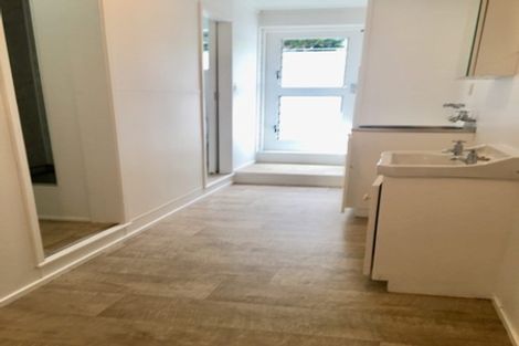 Photo of property in 31 Ocean View Road, Hatfields Beach, Orewa, 0931