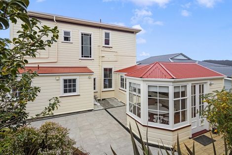 Photo of property in 17 Maarama Crescent, Aro Valley, Wellington, 6021
