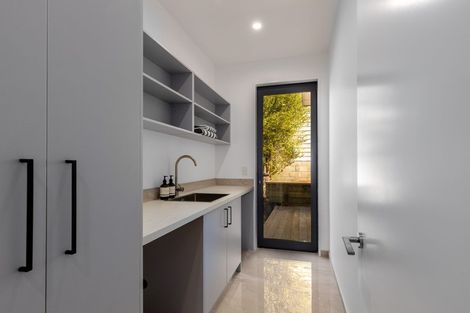 Photo of property in 63 Moncks Spur Road, Redcliffs, Christchurch, 8081