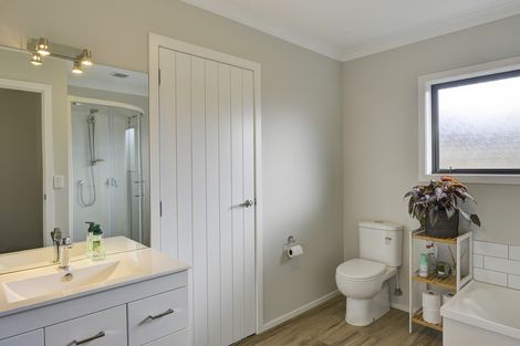 Photo of property in 19 Feist Street, Carterton, 5713