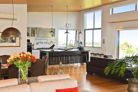 Photo of property in 10 Lax Crescent, Leigh, 0985