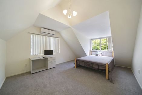 Photo of property in 1b Highgrove Lane, Totara Vale, Auckland, 0632