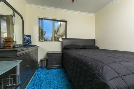 Photo of property in 1 Burton's Drive, Swanson, Auckland, 0614