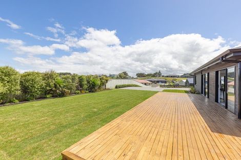 Photo of property in 5 Golf Vue Place, Castlecliff, Whanganui, 4501
