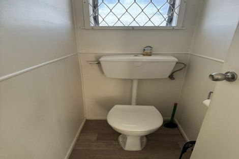 Photo of property in 62 Edgewater Drive, Pakuranga, Auckland, 2010