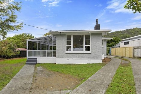 Photo of property in 27 Lees Grove, Wainuiomata, Lower Hutt, 5014