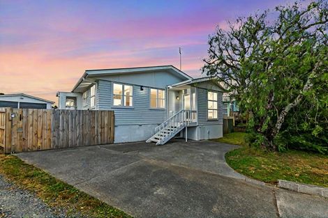 Photo of property in 14 Riverpark Crescent, Henderson, Auckland, 0610