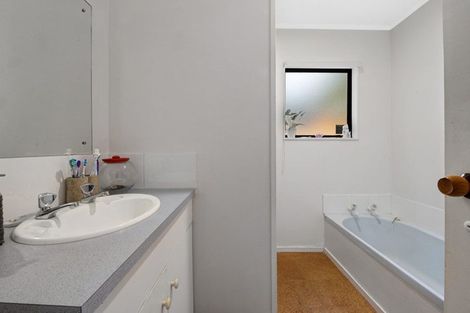 Photo of property in 2/25 Philson Terrace, Browns Bay, Auckland, 0630