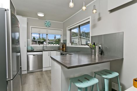 Photo of property in 2/2 Lambrown Drive, Totara Vale, Auckland, 0629