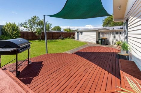 Photo of property in 17 Abraham Crescent, Milson, Palmerston North, 4414