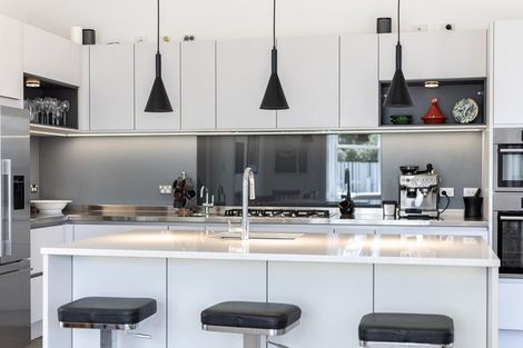 Photo of property in 21 Farm Road, Northland, Wellington, 6012