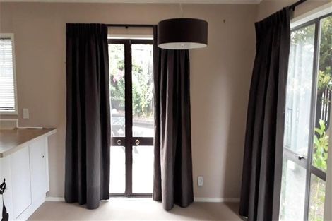 Photo of property in 14 Palmetto Place, Goodwood Heights, Auckland, 2105