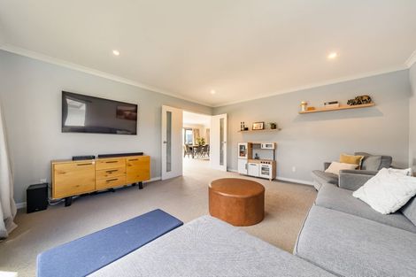 Photo of property in 14 Cosgrove Rise, Riverstone Terraces, Upper Hutt, 5018