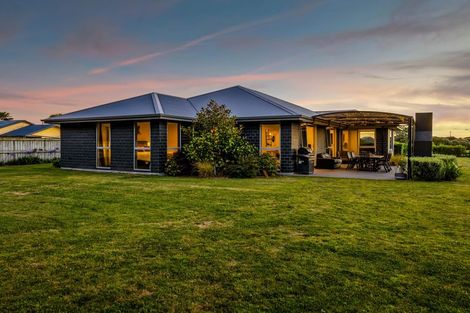 Photo of property in 54 Denby Road, Hawera, 4672