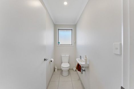 Photo of property in 1 Honeyfield Drive, Whalers Gate, New Plymouth, 4310