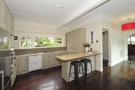 Photo of property in 18 Nikau Street, Eastbourne, Lower Hutt, 5013