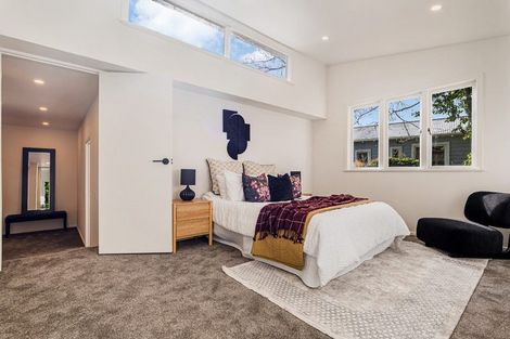 Photo of property in 2/1c Bank Street, Hillcrest, Auckland, 0627