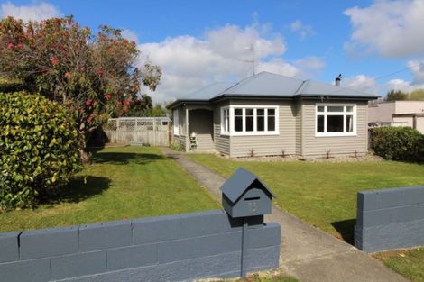 Photo of property in 15 Mary Street, Winton, 9720