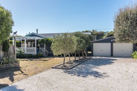 Photo of property in 6 Marram Way, Peka Peka, Waikanae, 5391