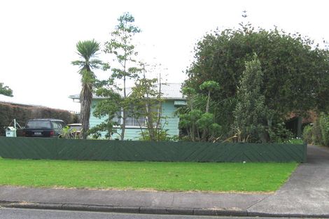 Photo of property in 48 Neil Avenue, Te Atatu Peninsula, Auckland, 0610