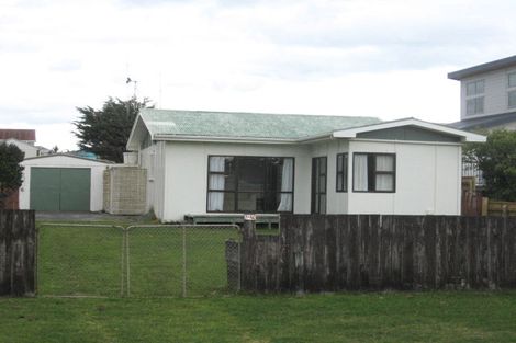 Photo of property in 64 Park Avenue, Waitarere Beach, Levin, 5510