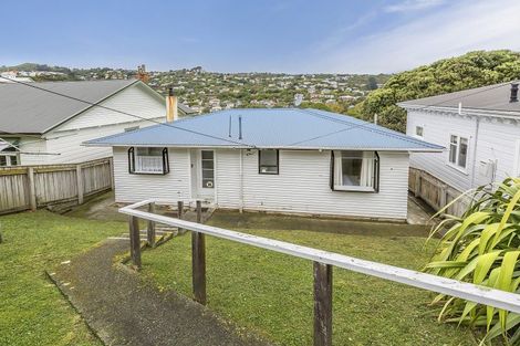 Photo of property in 13 Freeling Street, Island Bay, Wellington, 6023