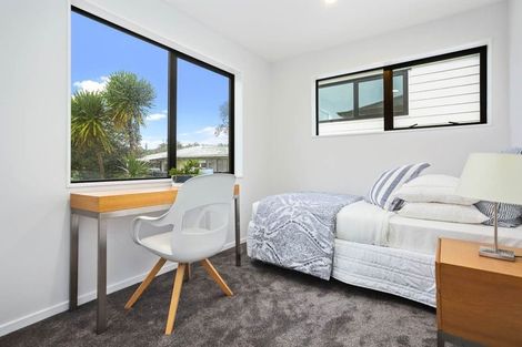Photo of property in 27c Taipari Road, Te Atatu Peninsula, Auckland, 0610